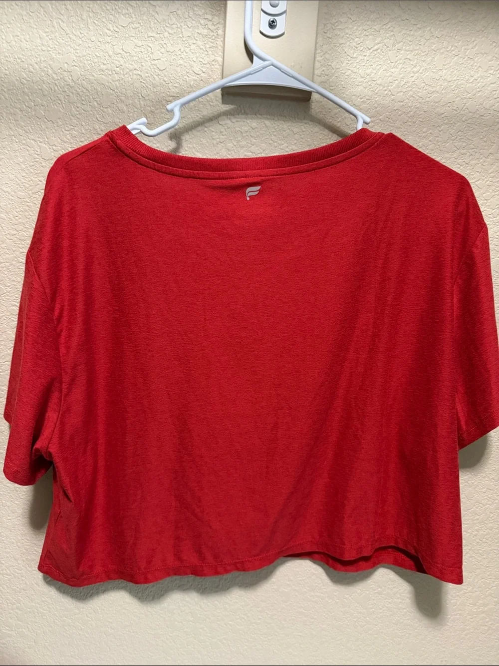 Fabletics Red Cropped Tee - Picture 4 of 4